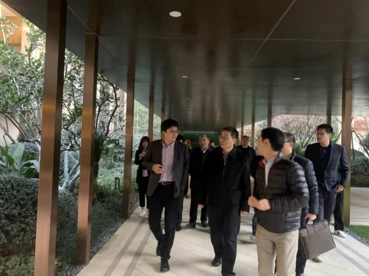 住房和城鄉(xiāng)建設(shè)部總工程師李如生一行來(lái)杭州首開東城金茂府項(xiàng)目調(diào)研